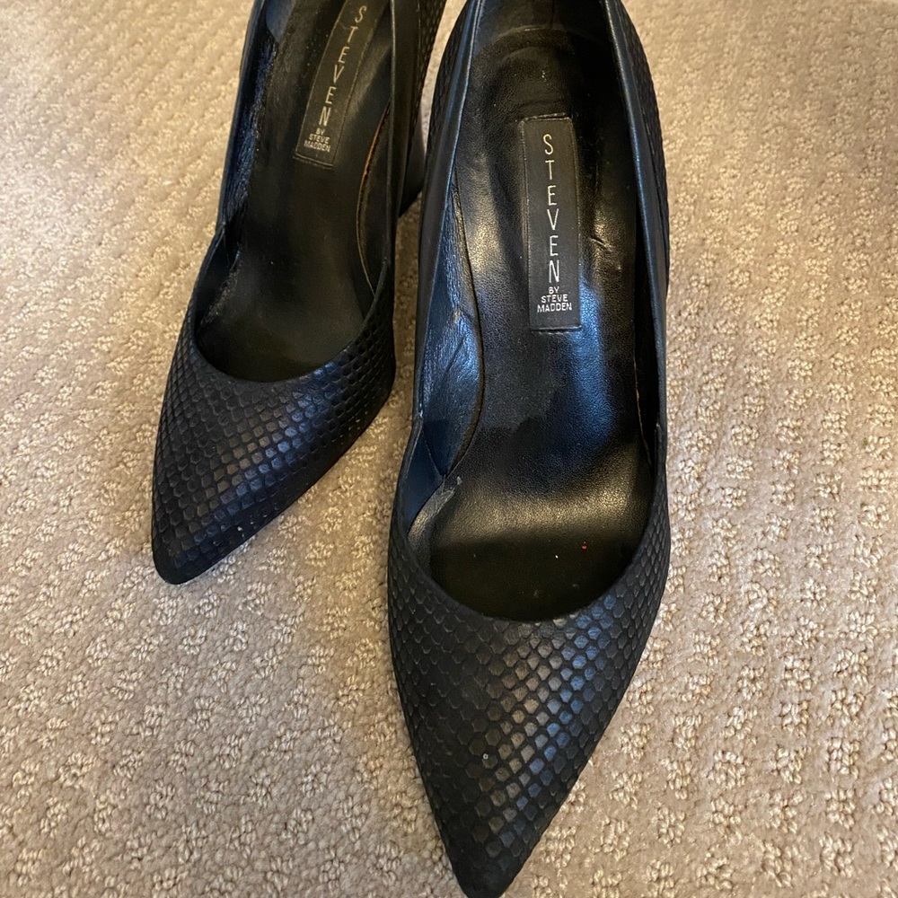 Steve by Steve Madden black wedges